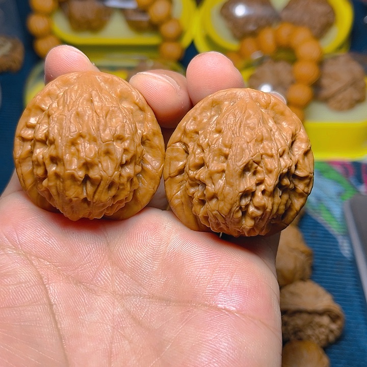 文玩核桃吊坠大红袍