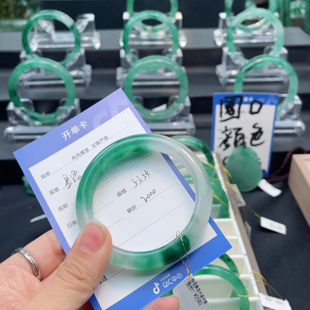 石英质玉手镯未镶嵌