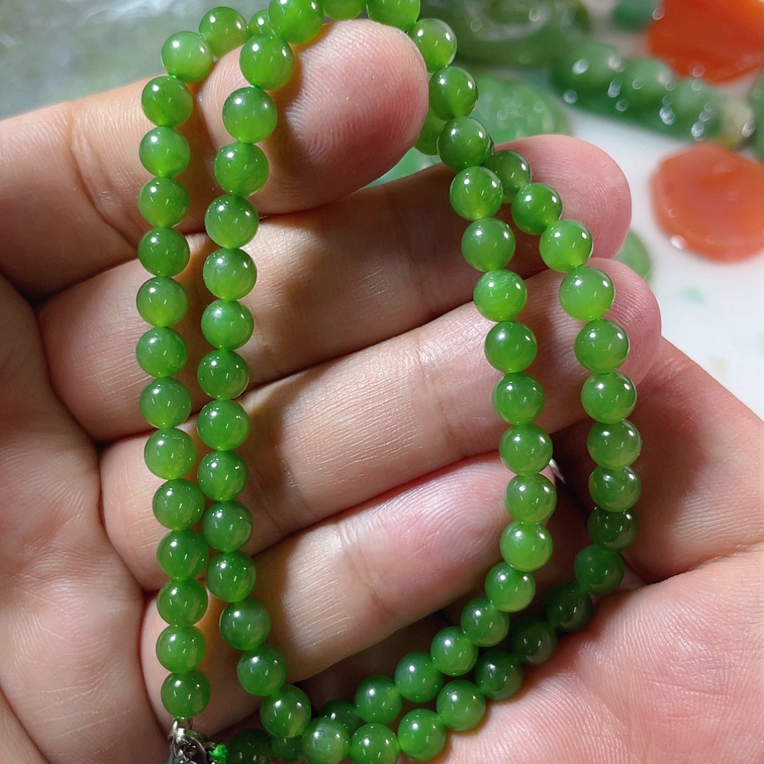 颈饰未镶嵌和田玉（碧玉）