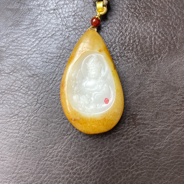 石包沁色观音手把把玩件D2