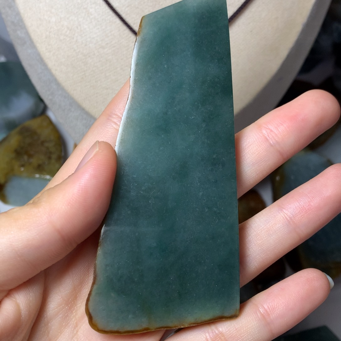 翡翠颈饰未镶嵌吊坠