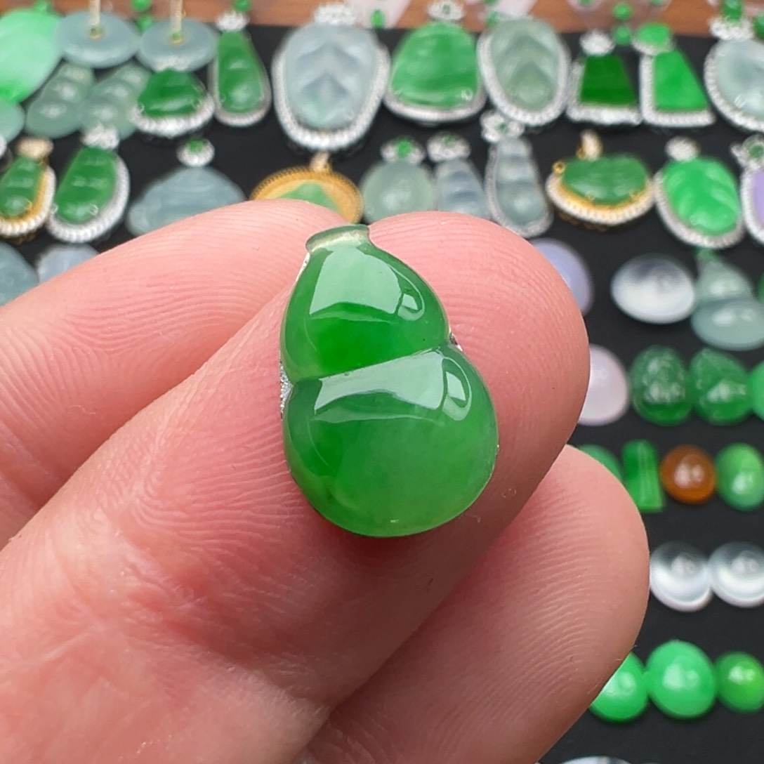 翡翠颈饰未镶嵌葫芦14.1