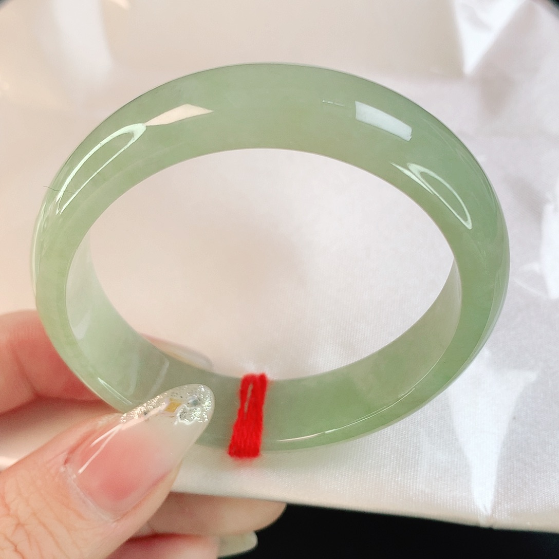 翡翠手镯未镶嵌52贵妃镯