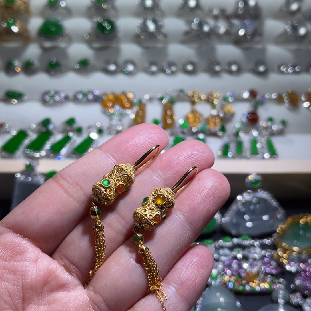 翡翠耳饰18K金镶嵌灯笼耳坠