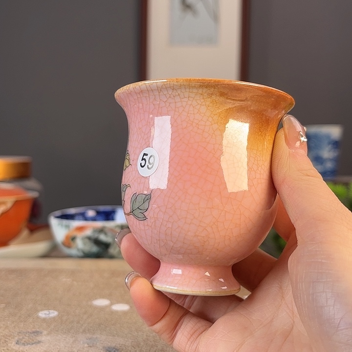 摆件景德镇陶瓷茶杯里