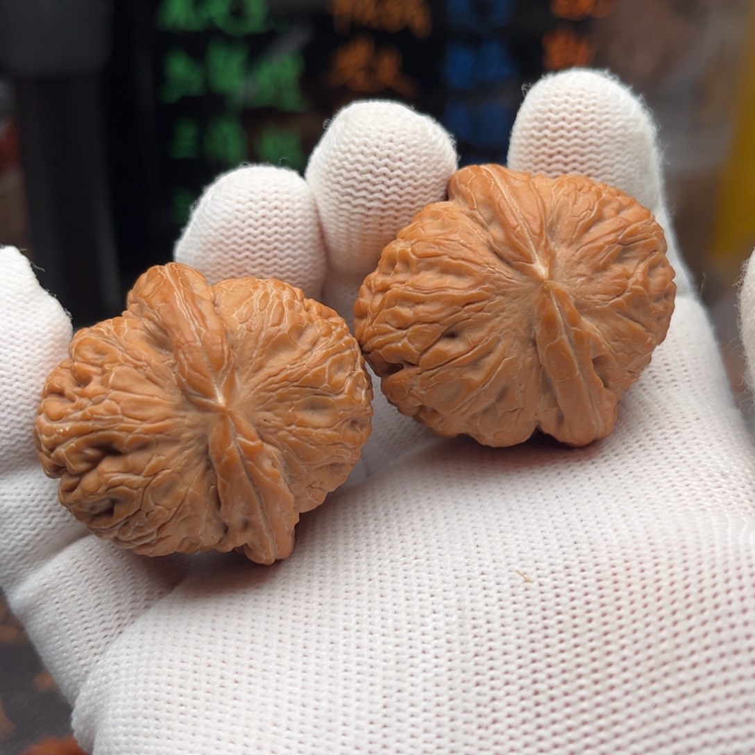 文玩核桃吊坠元宝