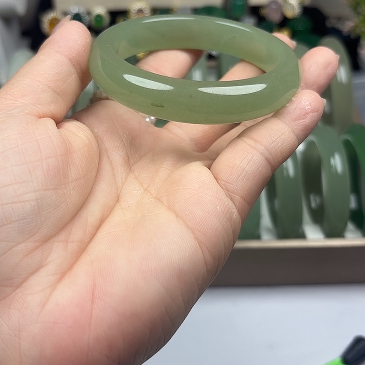 东陵石未镶嵌手镯