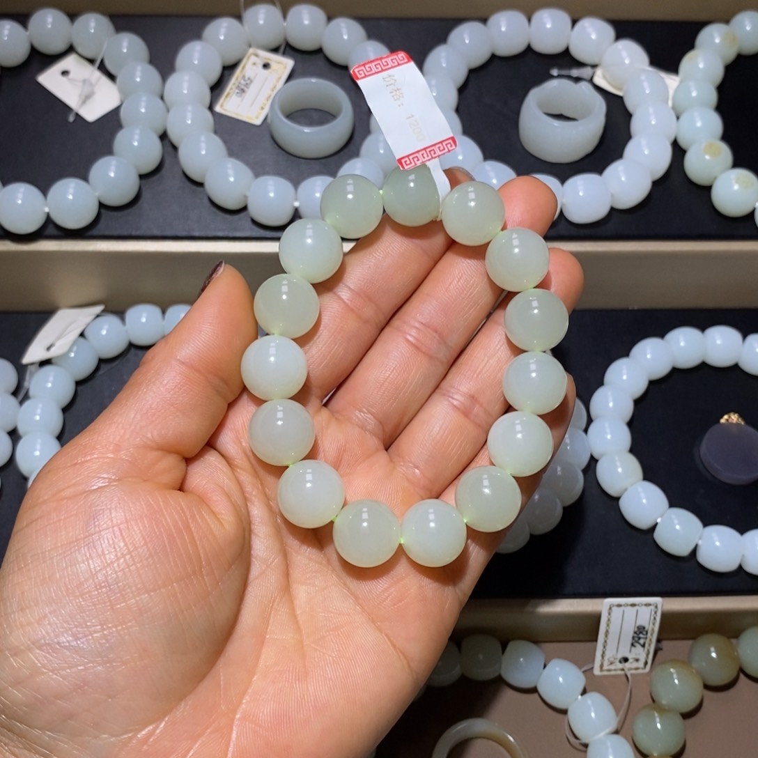 味***道和田玉未镶嵌手串