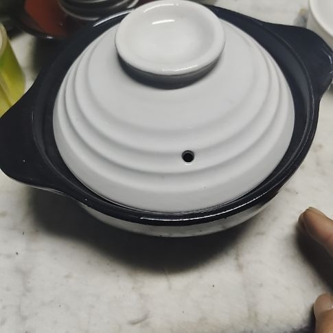 瓷片瓷片，各种摆件，盘，碗，沙锅，均有瑕疵。