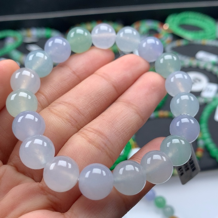 翡翠手镯未镶嵌卡