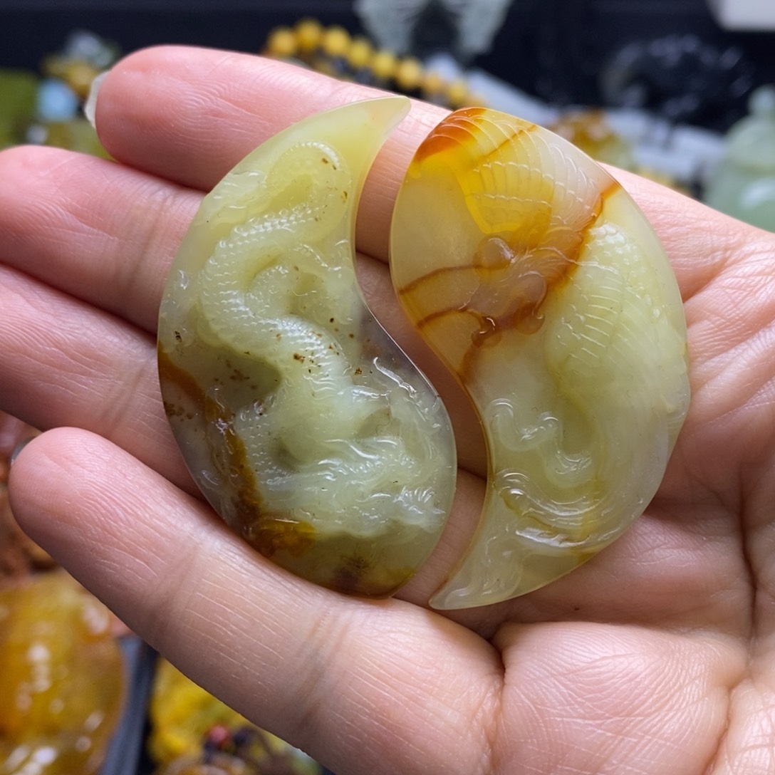 蛇纹石玉颈饰未镶嵌