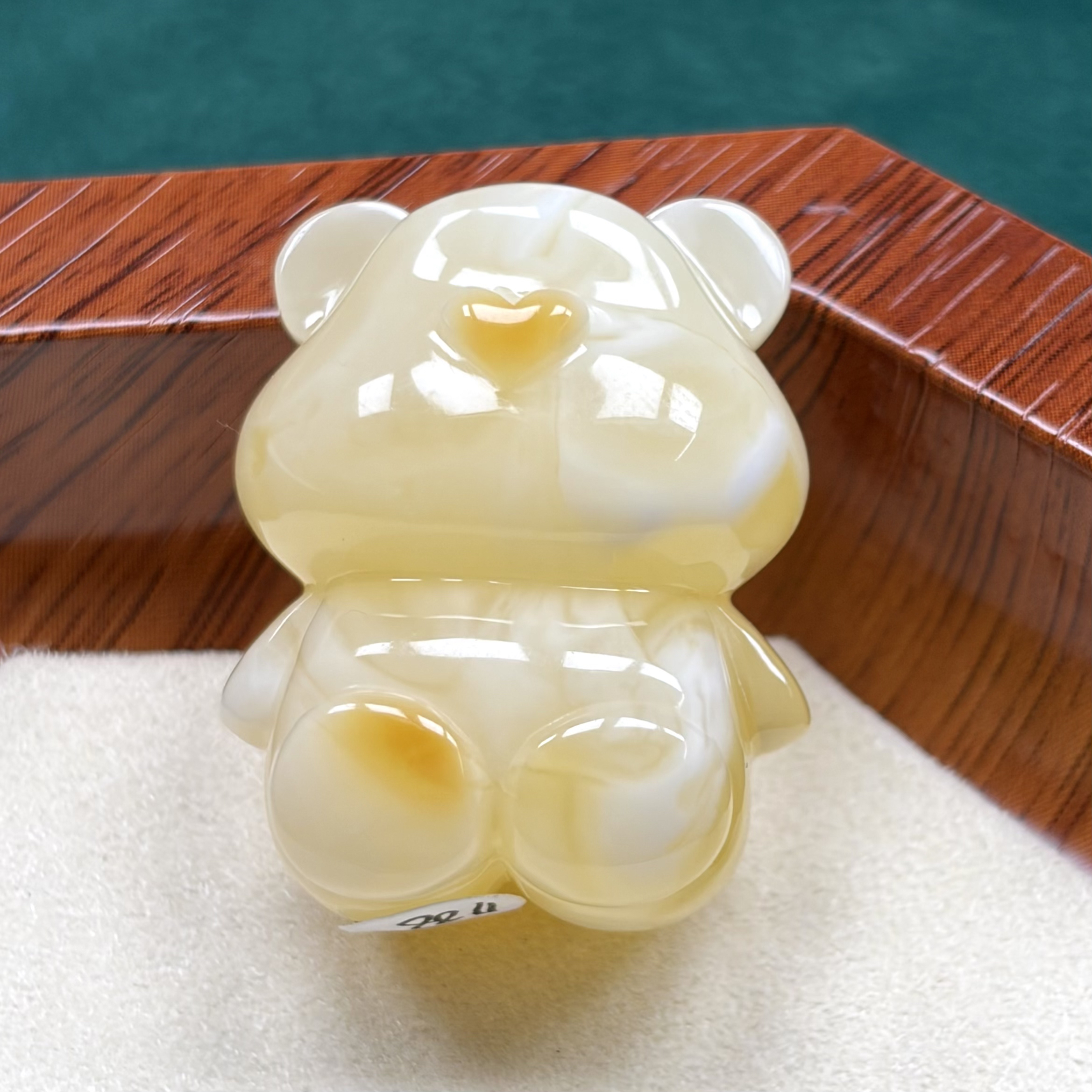 天然琥珀蜜蜡俏色瓷白妖花小熊（抖音基地发货，带证书）