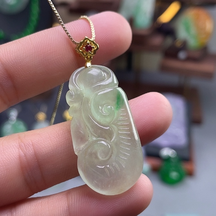 翡翠未镶嵌吊坠(赠链)