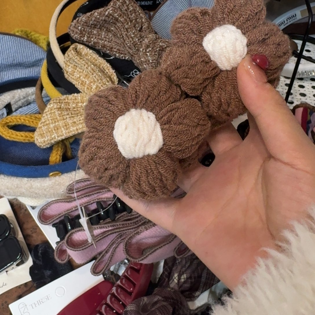 布艺铁合金咖色小花香蕉夹