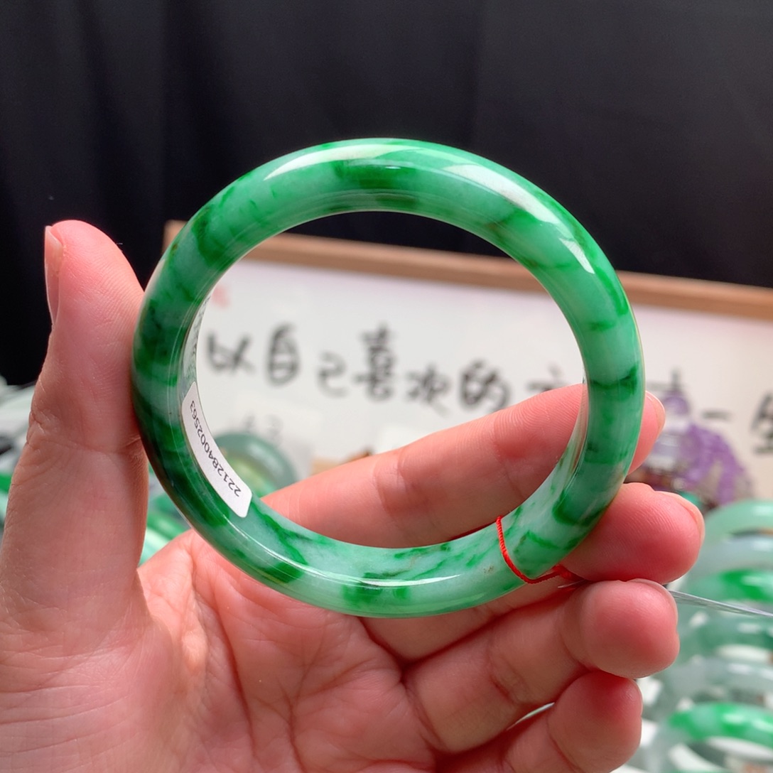 翡翠手镯未镶嵌缅甸