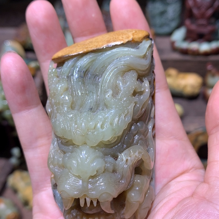 未镶嵌岫岩河磨玉（透闪石质玉）把件