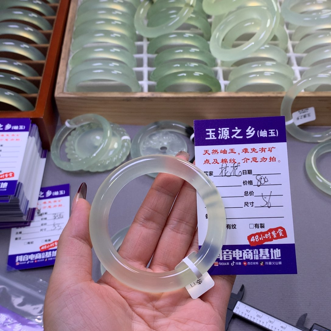 蛇纹石玉手镯未镶嵌花*