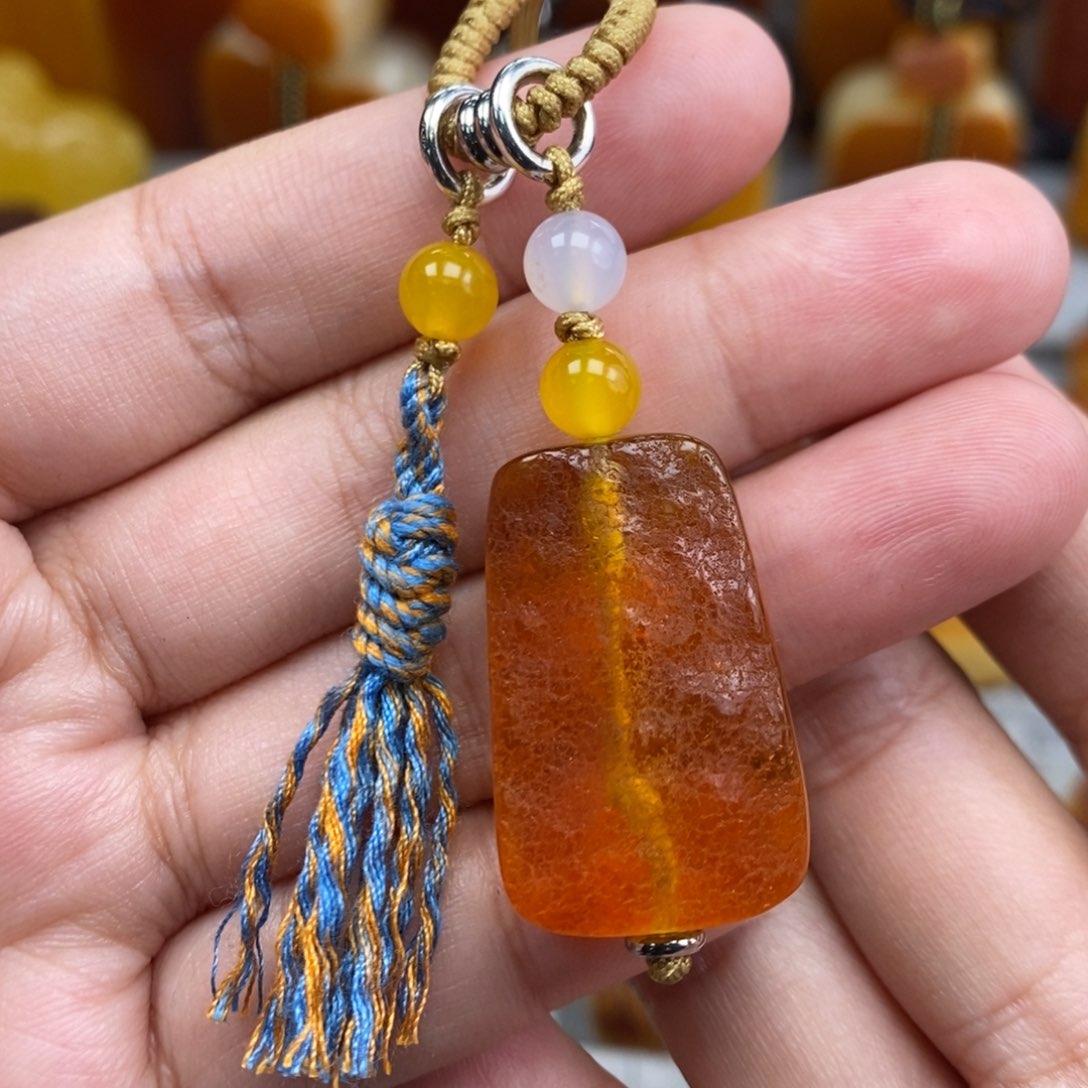 琥珀吊坠(赠链)未镶嵌