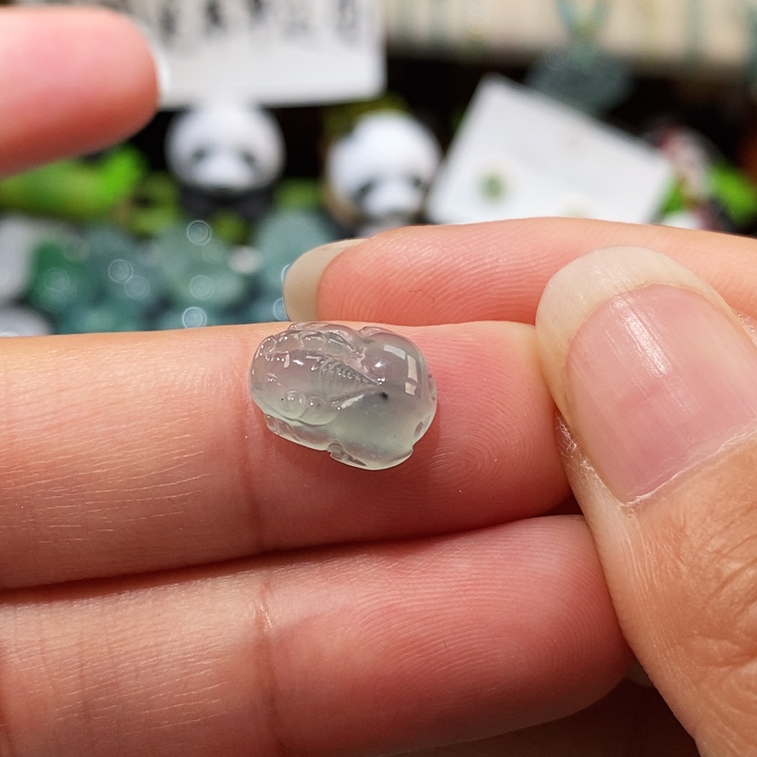 翡翠未镶嵌颈饰冰种貔貅带乌鸡