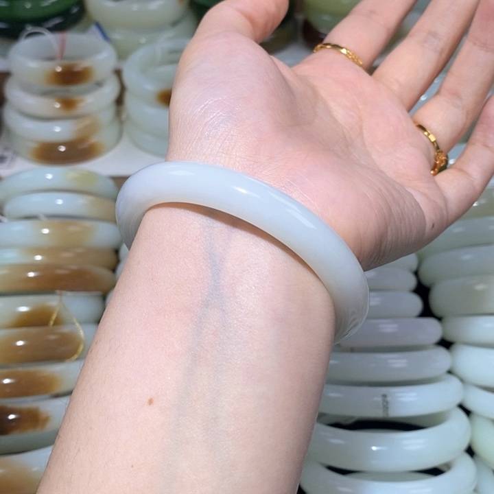 和田玉手镯未镶嵌羊脂白镯