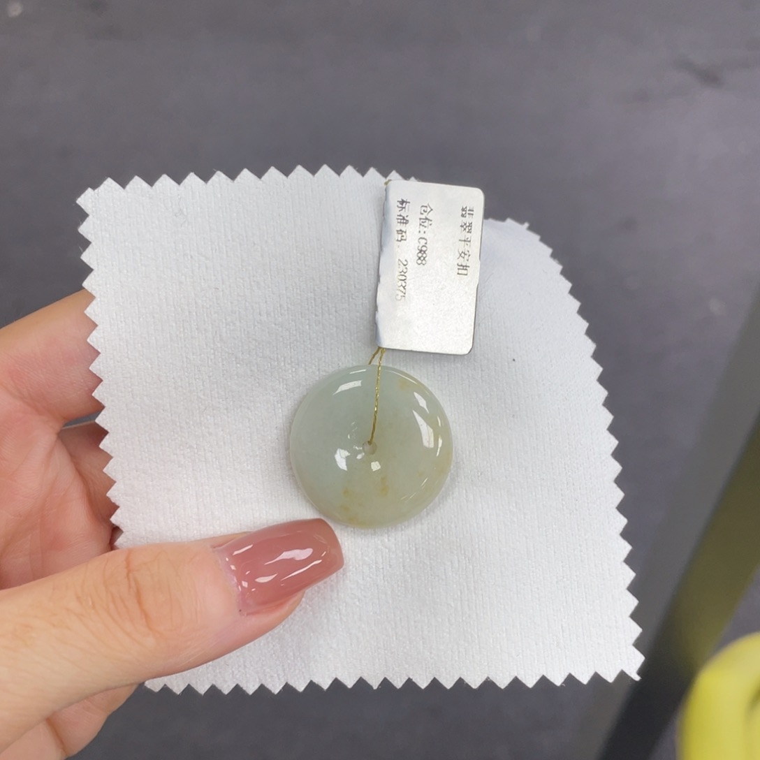 翡翠未镶嵌颈饰平安扣