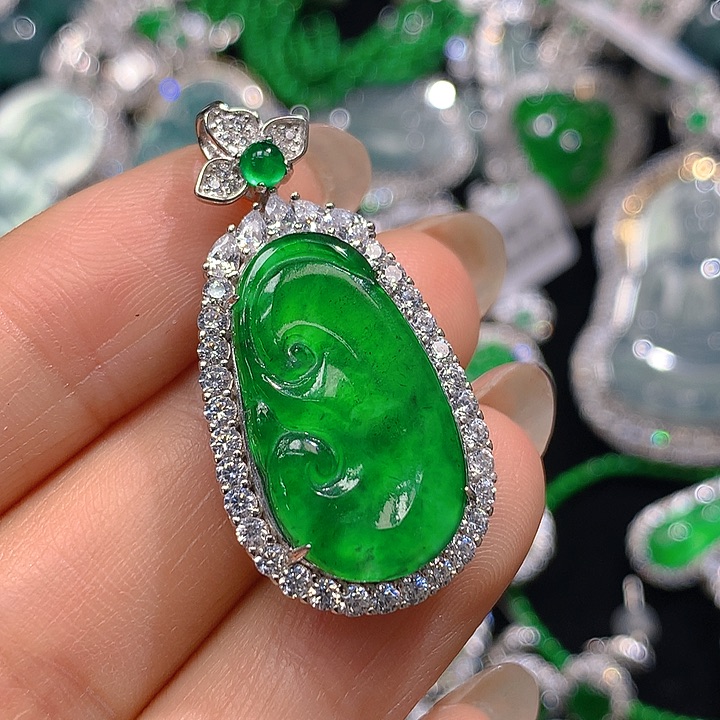 翡翠颈饰未镶嵌翡翠