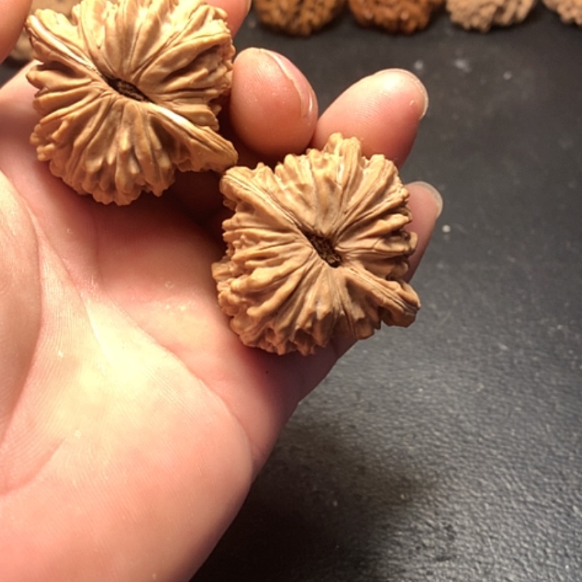 【闪购商品】文玩核桃吊坠A***心四座楼