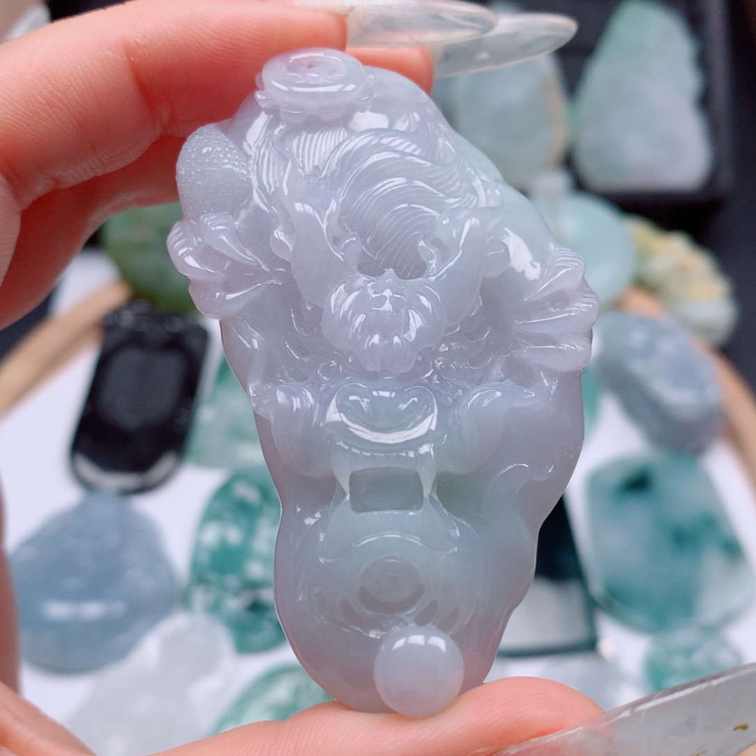 翡翠未镶嵌颈饰龙牌