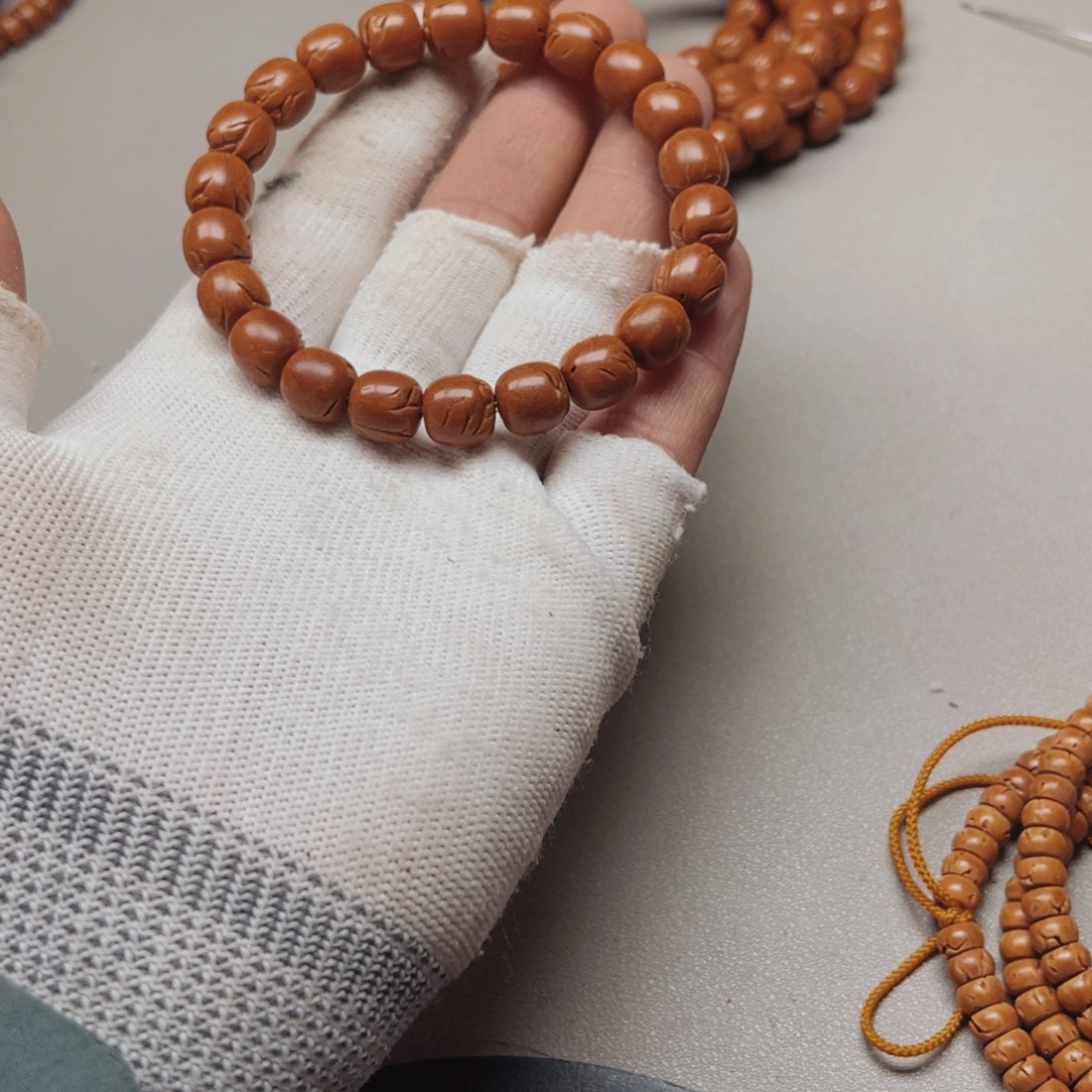 桃核吊坠江****桃核光柱