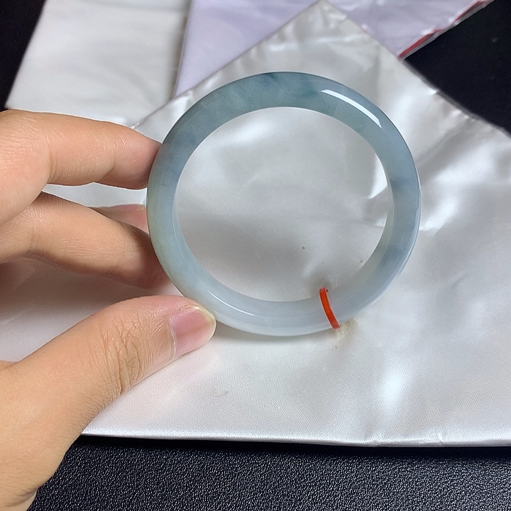 翡翠手镯未镶嵌翡翠56