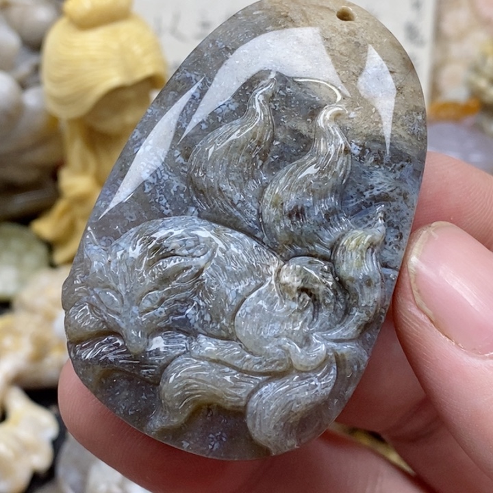 颈饰未镶嵌硅化珊瑚（珊瑚玉）
