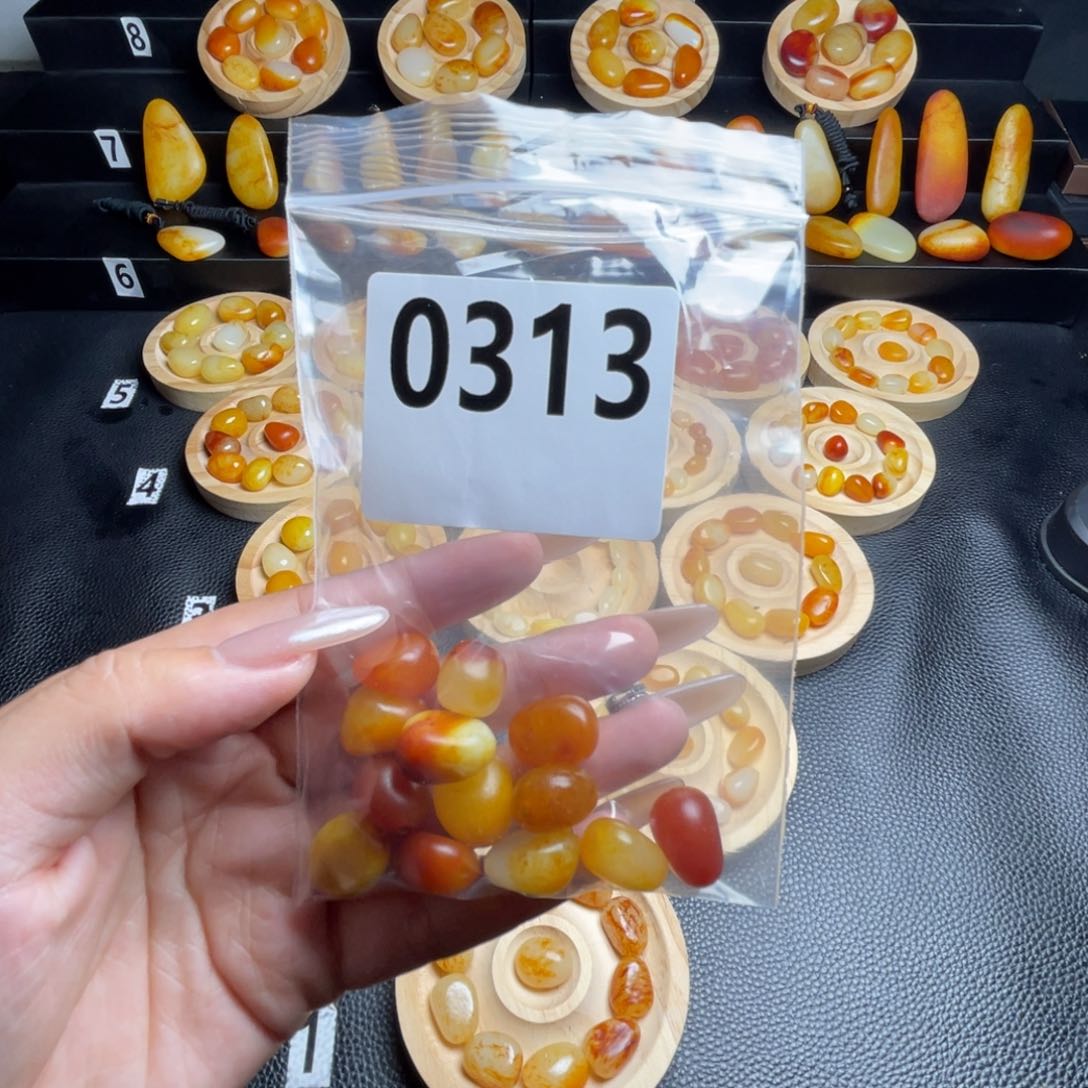 和田玉未镶嵌吊坠(不含链)ゾ***雲