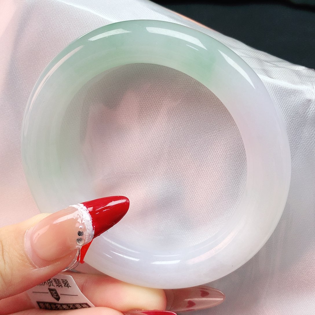 翡翠手镯未镶嵌53圈