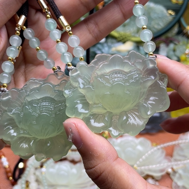 蛇纹石玉未镶嵌吊坠