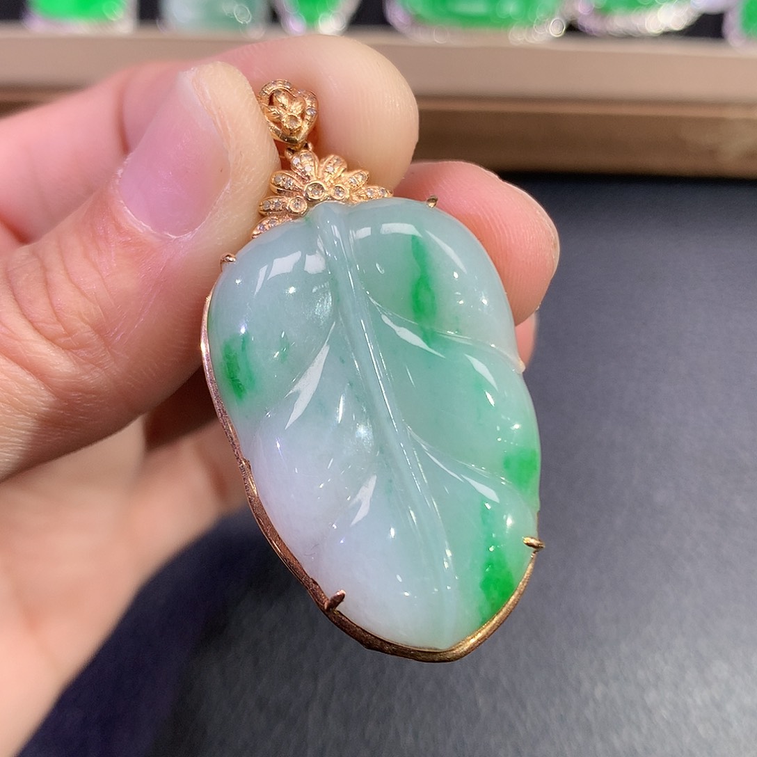 翡翠吊坠(赠链)18K金镶嵌