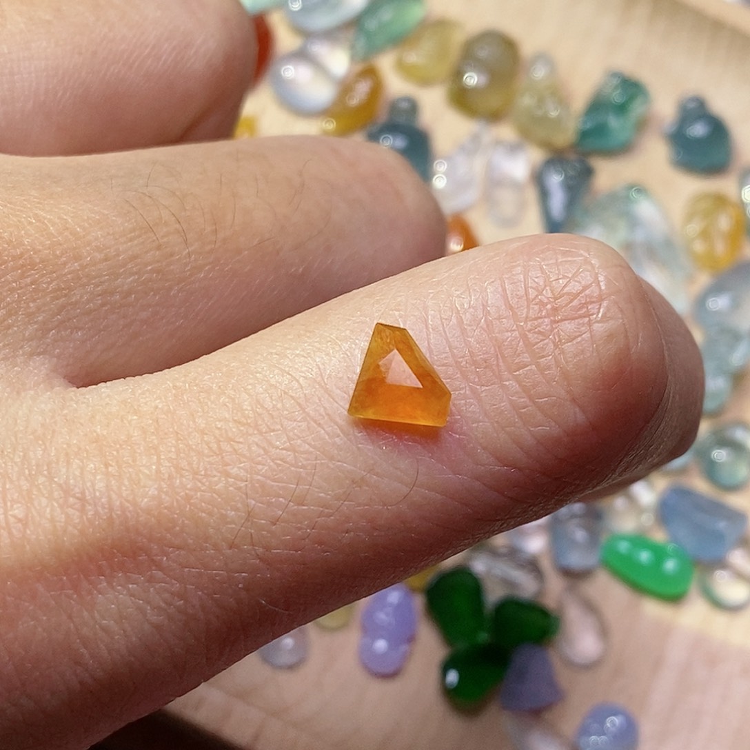 翡翠颈饰未镶嵌翡翠