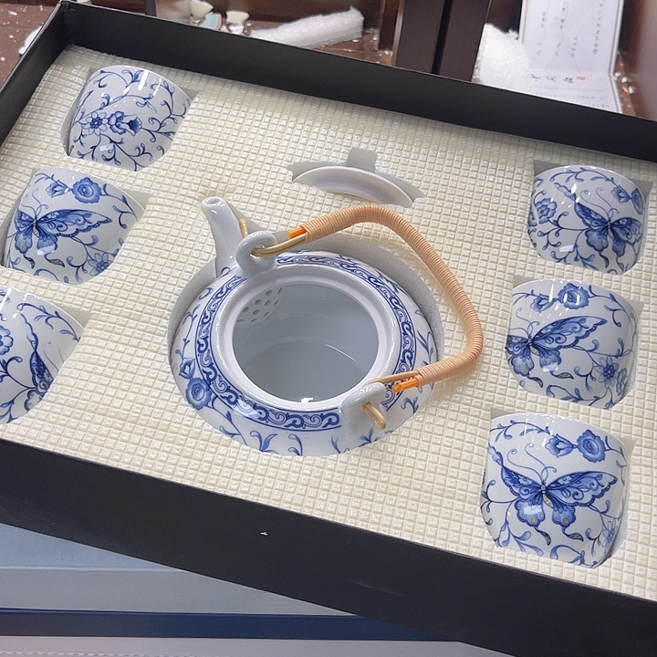 孤品茶具套装等。        