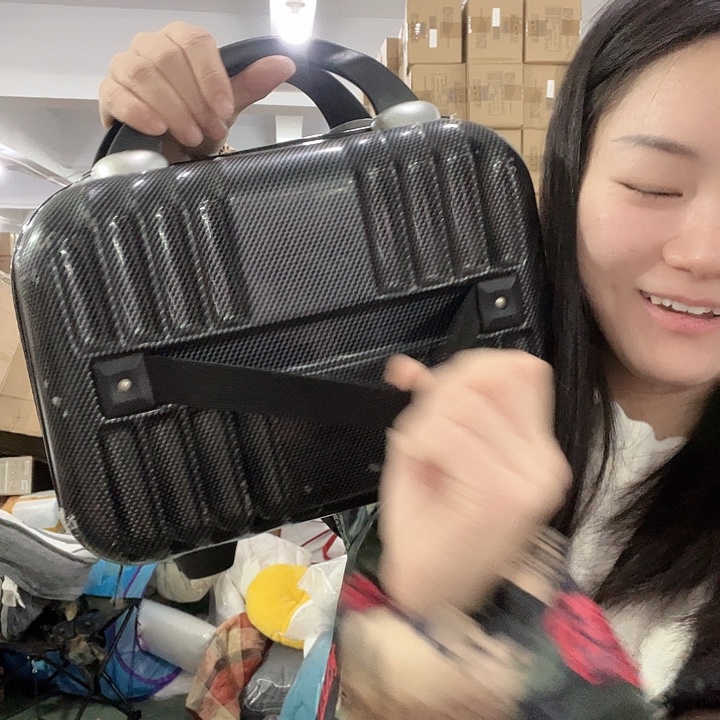 黑色小箱子啦啦啦啦