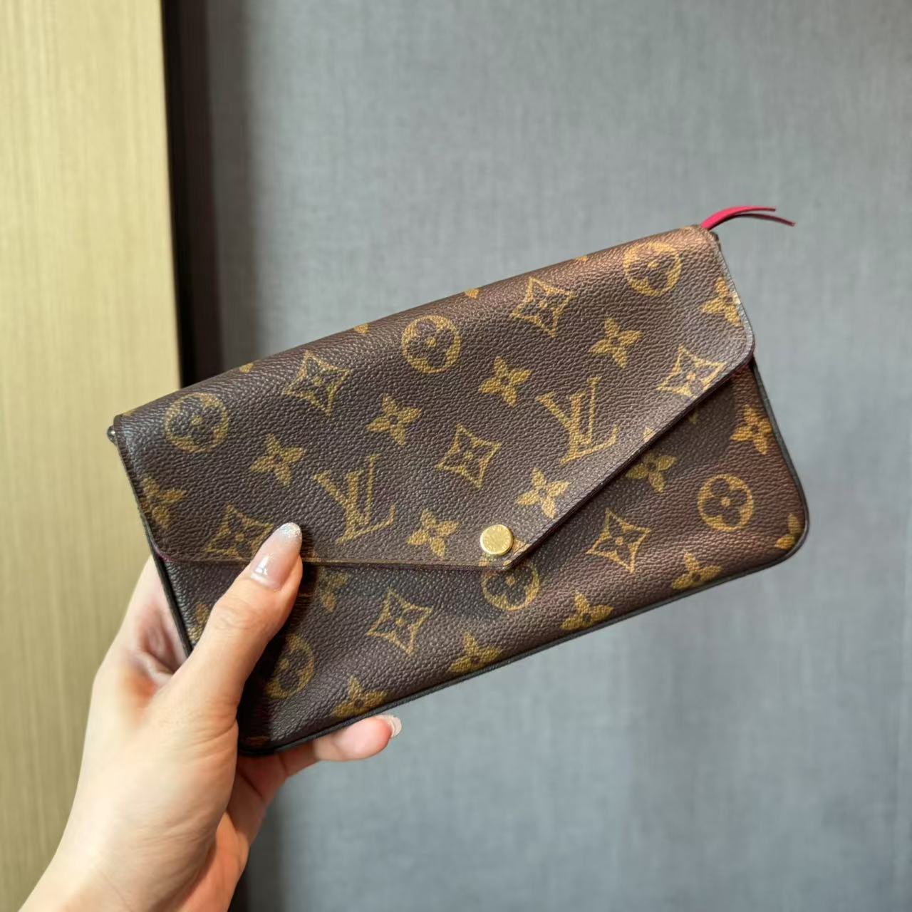 95新 LV 老花色链条斜挎包/非真假不退补不换