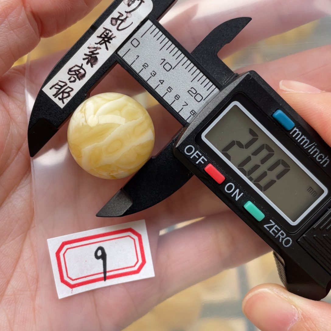 蜜蜡裸石未镶嵌贾