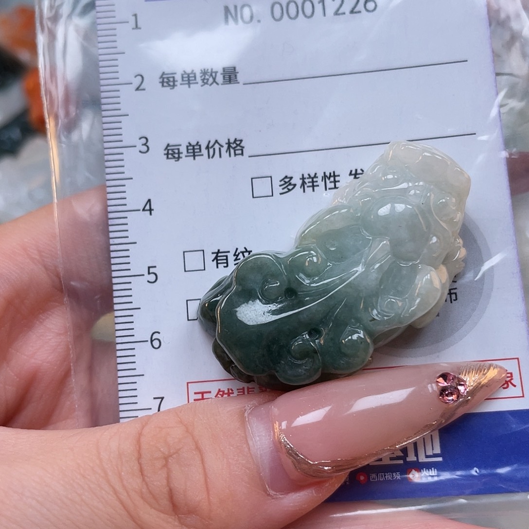 翡翠未镶嵌颈饰hhh