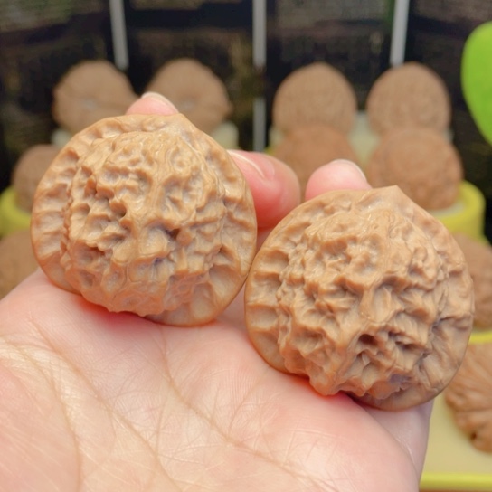 文玩核桃吊坠39原桩瓷娃娃