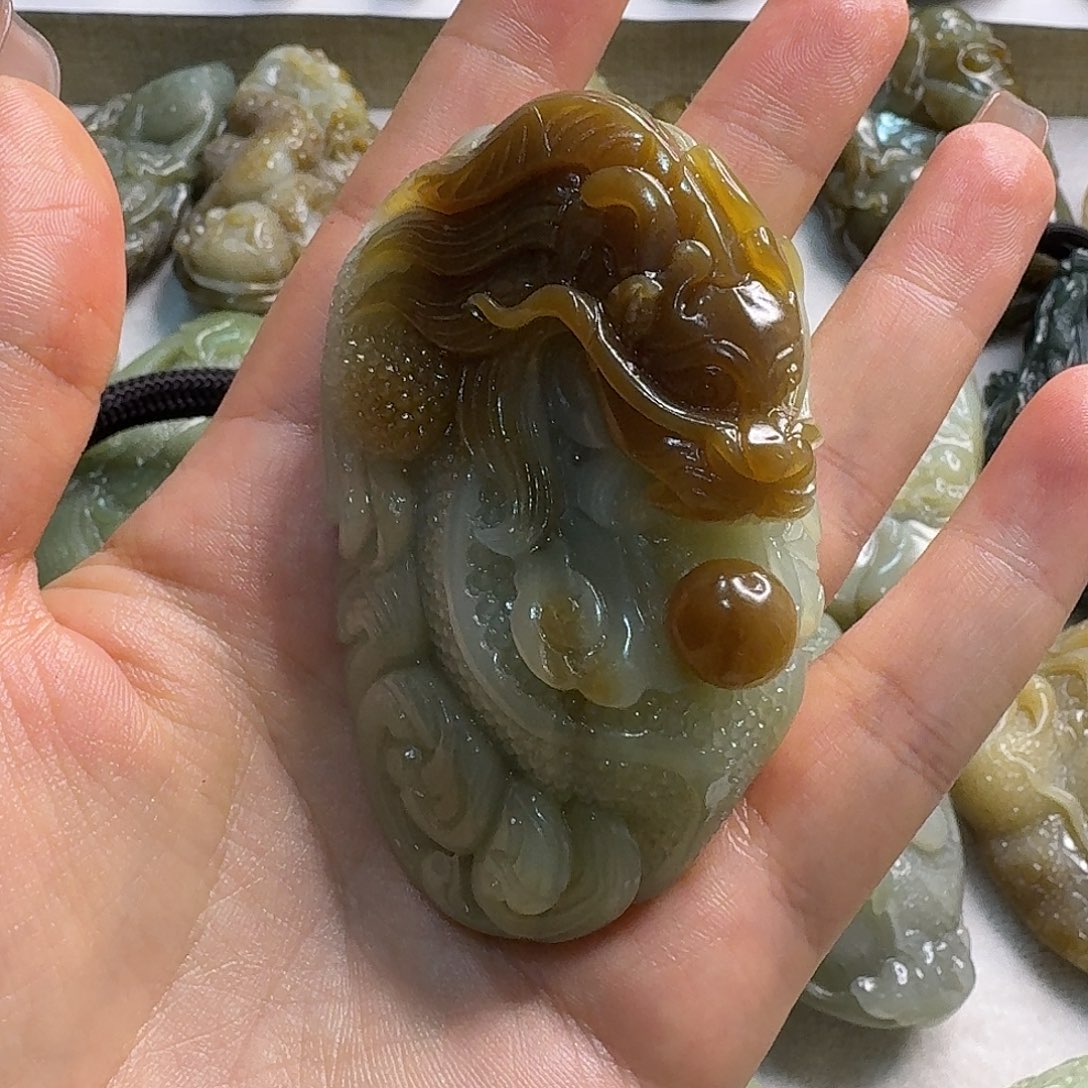 颈饰未镶嵌和田玉张*