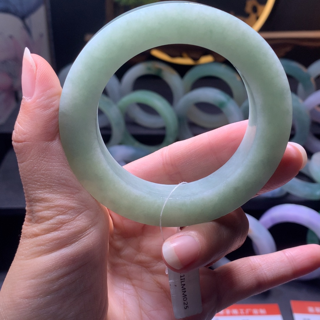 定制翡翠未镶嵌翡翠手镯