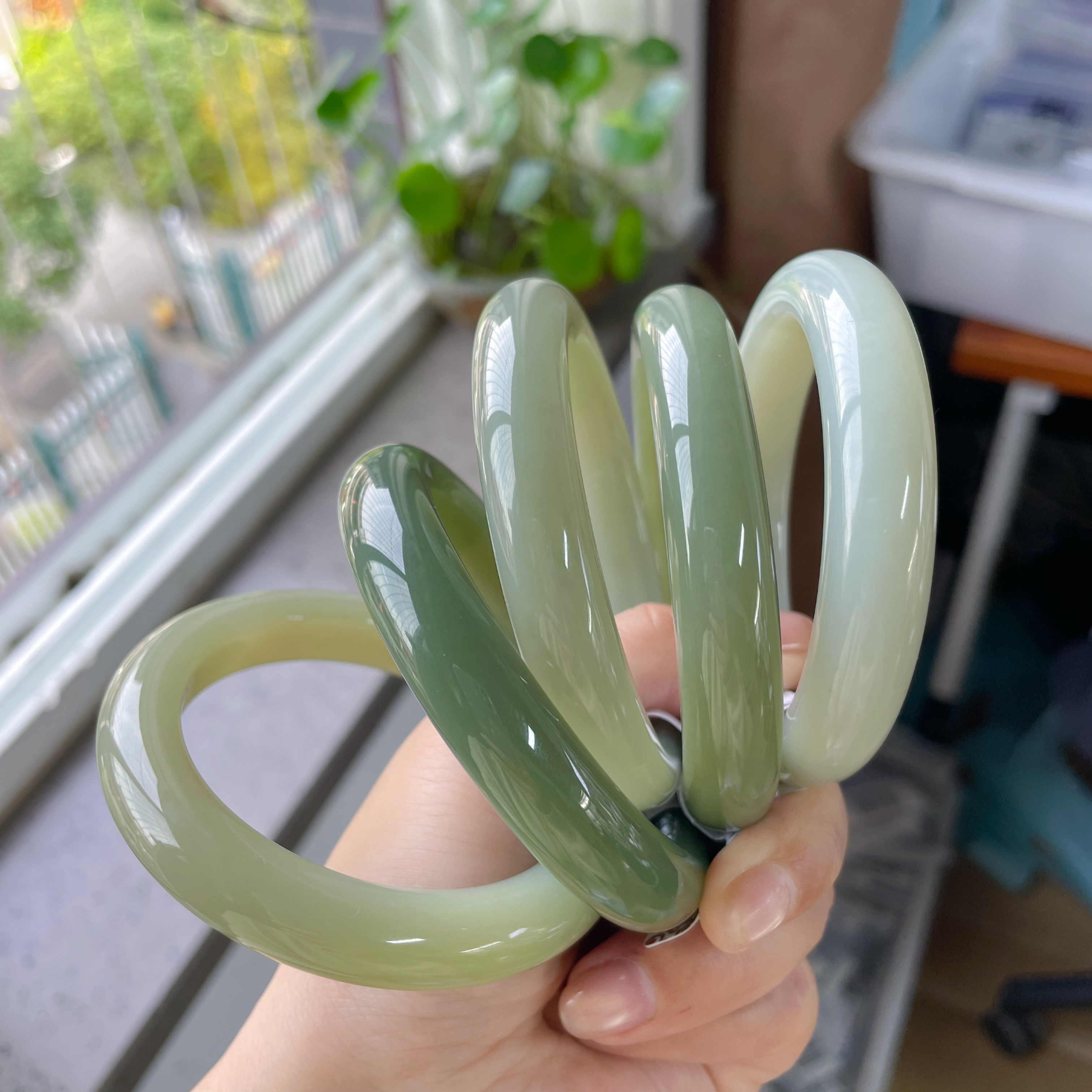 和田玉且末料手镯多样性发货拍一发一条形颜色随机圈口50-62mm