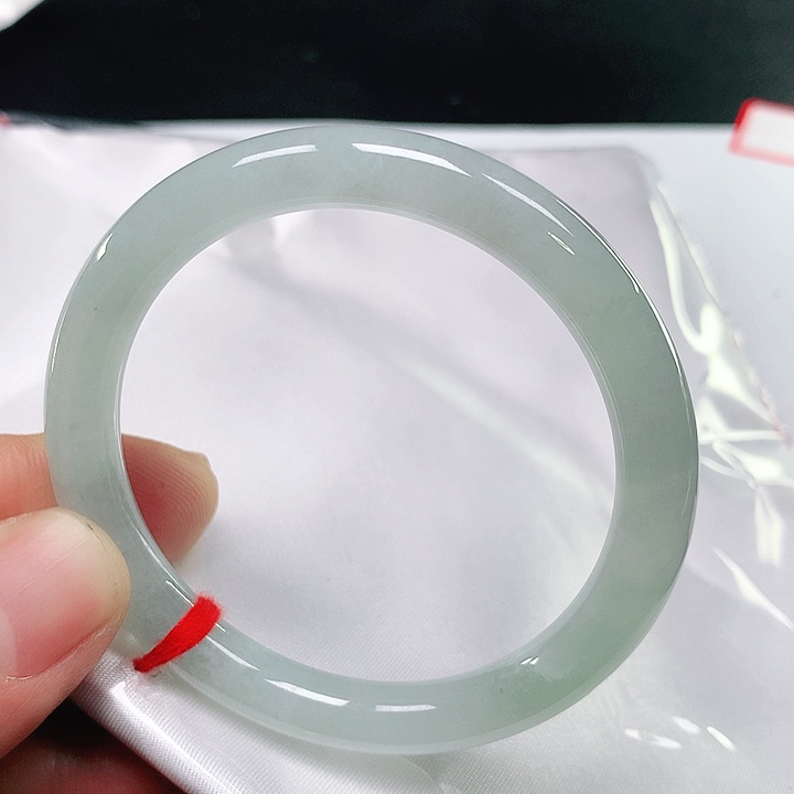 翡翠手镯未镶嵌翡翠手镯未镶嵌