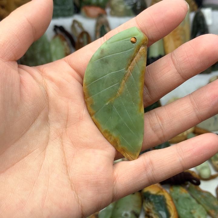岫岩河磨玉（透闪石质玉）挂件未镶嵌