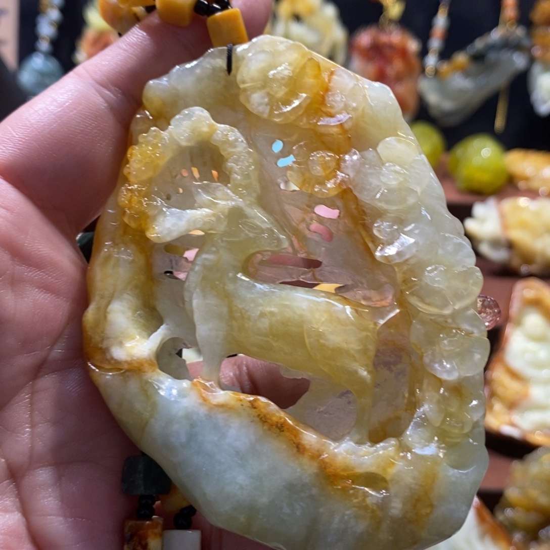 蛇纹石玉颈饰未镶嵌