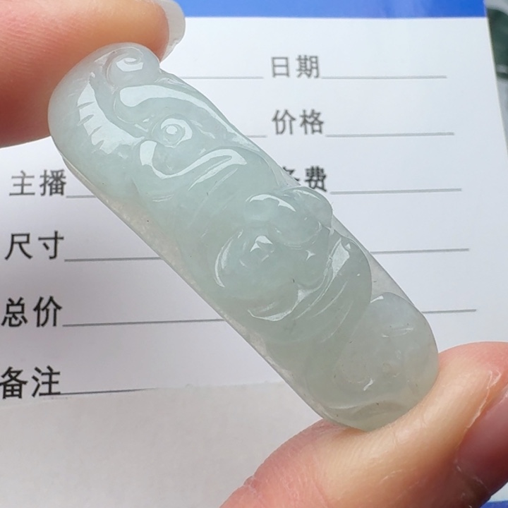 翡翠未镶嵌颈饰福在眼前手牌