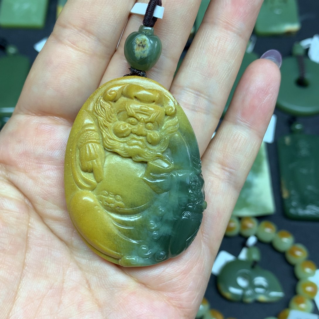 岫岩河磨玉（透闪石质玉）颈饰未镶嵌